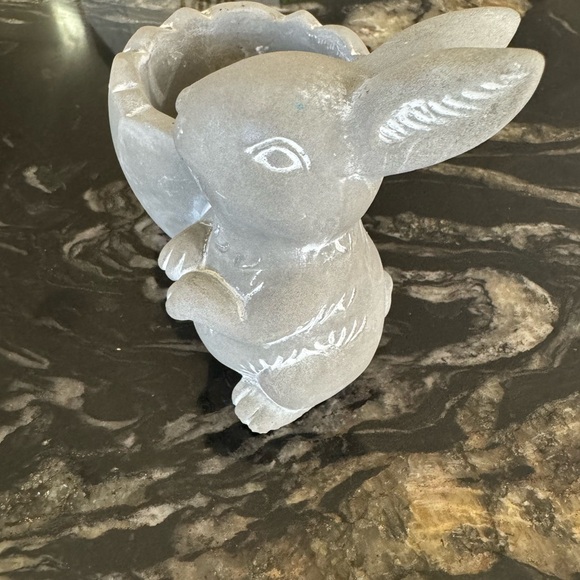 2 inch bunny rabbit cement planter - Picture 9 of 11